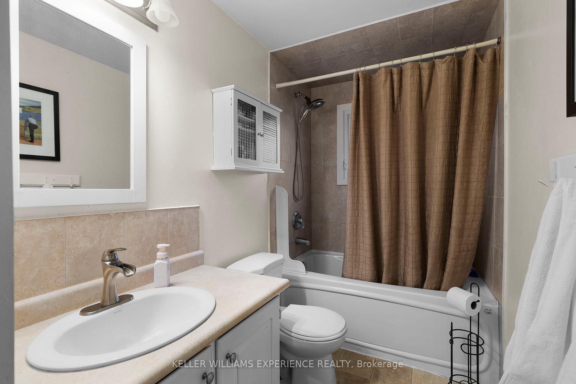 Photo 18 of 27 Rustic Crescent, Orangeville — HOMEH