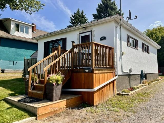 Photo 2 of 93 Windemer Avenue N, Thunder Bay, College Heights — HOMEH