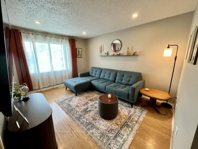 Photo 4 of 93 Windemer Avenue N, Thunder Bay, College Heights — HOMEH