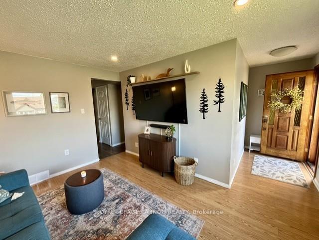 Photo 5 of 93 Windemer Avenue N, Thunder Bay, College Heights — HOMEH