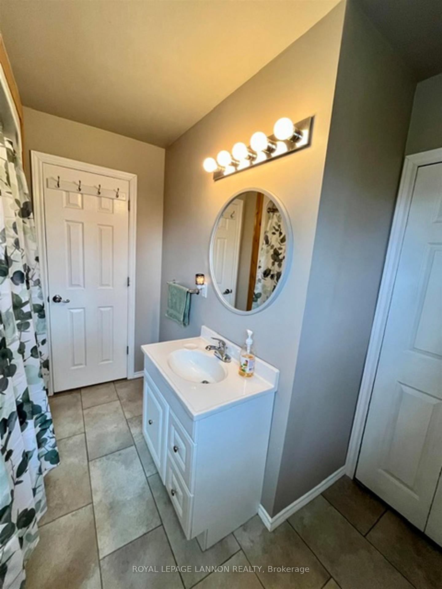 Photo 16 of 93 Windemer Avenue N, Thunder Bay, College Heights — HOMEH