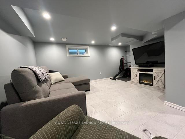 Photo 18 of 93 Windemer Avenue N, Thunder Bay, College Heights — HOMEH