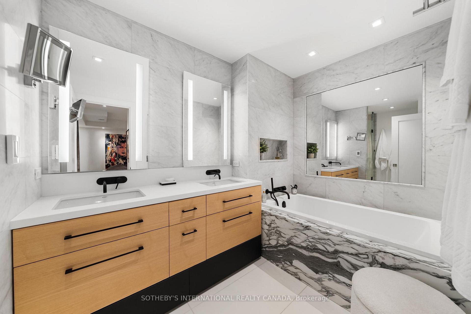 Photo 37 of Unit 716, 20 Scrivener Square, Toronto, Rosedale-Moore Park — HOMEH