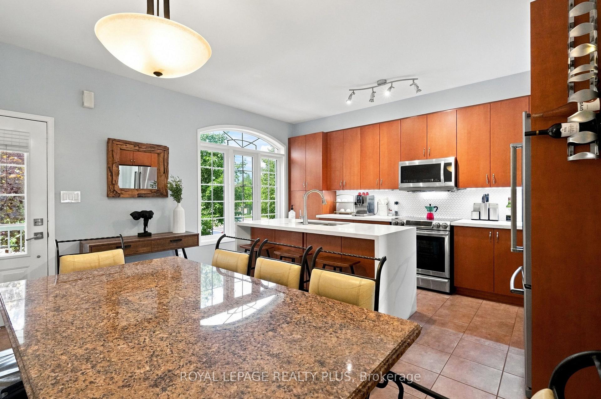 Photo 5 of 2333 Sutton Drive, Burlington, Orchard — HOMEH