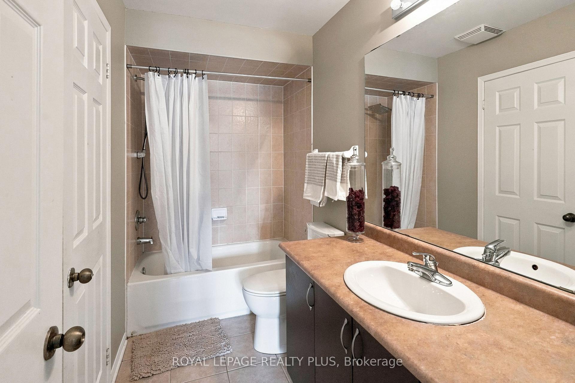 Photo 17 of 2333 Sutton Drive, Burlington, Orchard — HOMEH