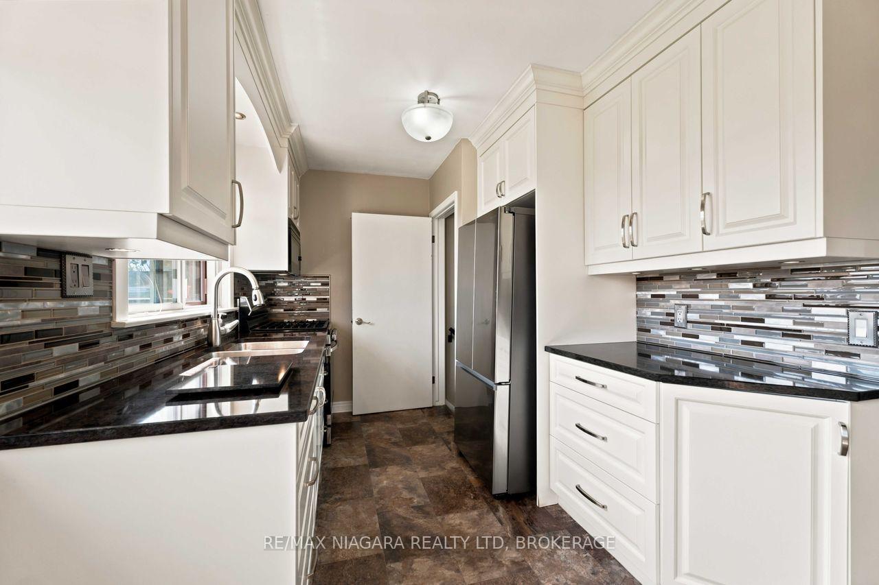 Photo 3 of 19 Hughes Avenue, Welland, Lincoln/Crowland — HOMEH