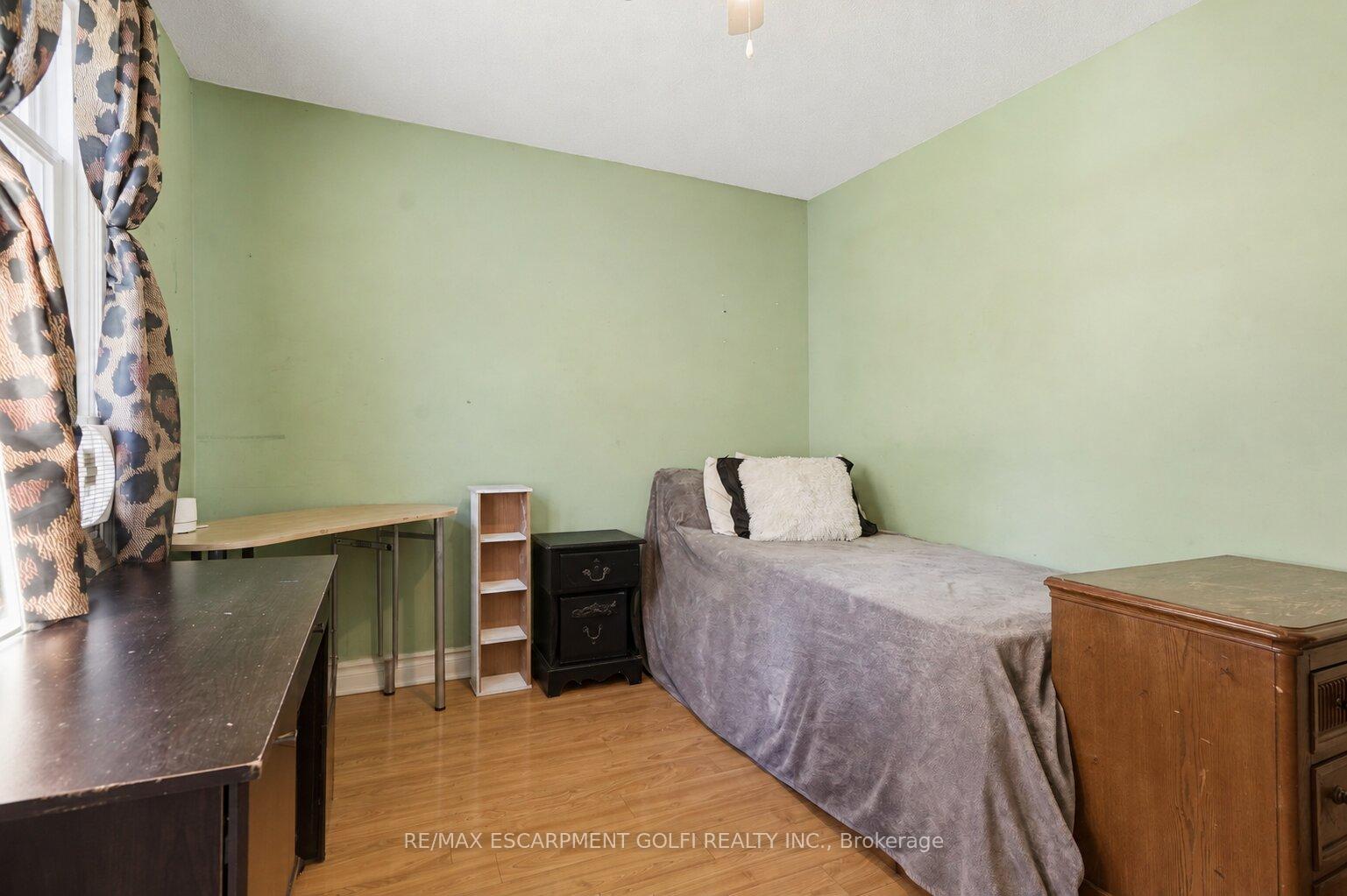 Photo 10 of 13 Prestwick Avenue, St. Catharines, Oakdale — HOMEH