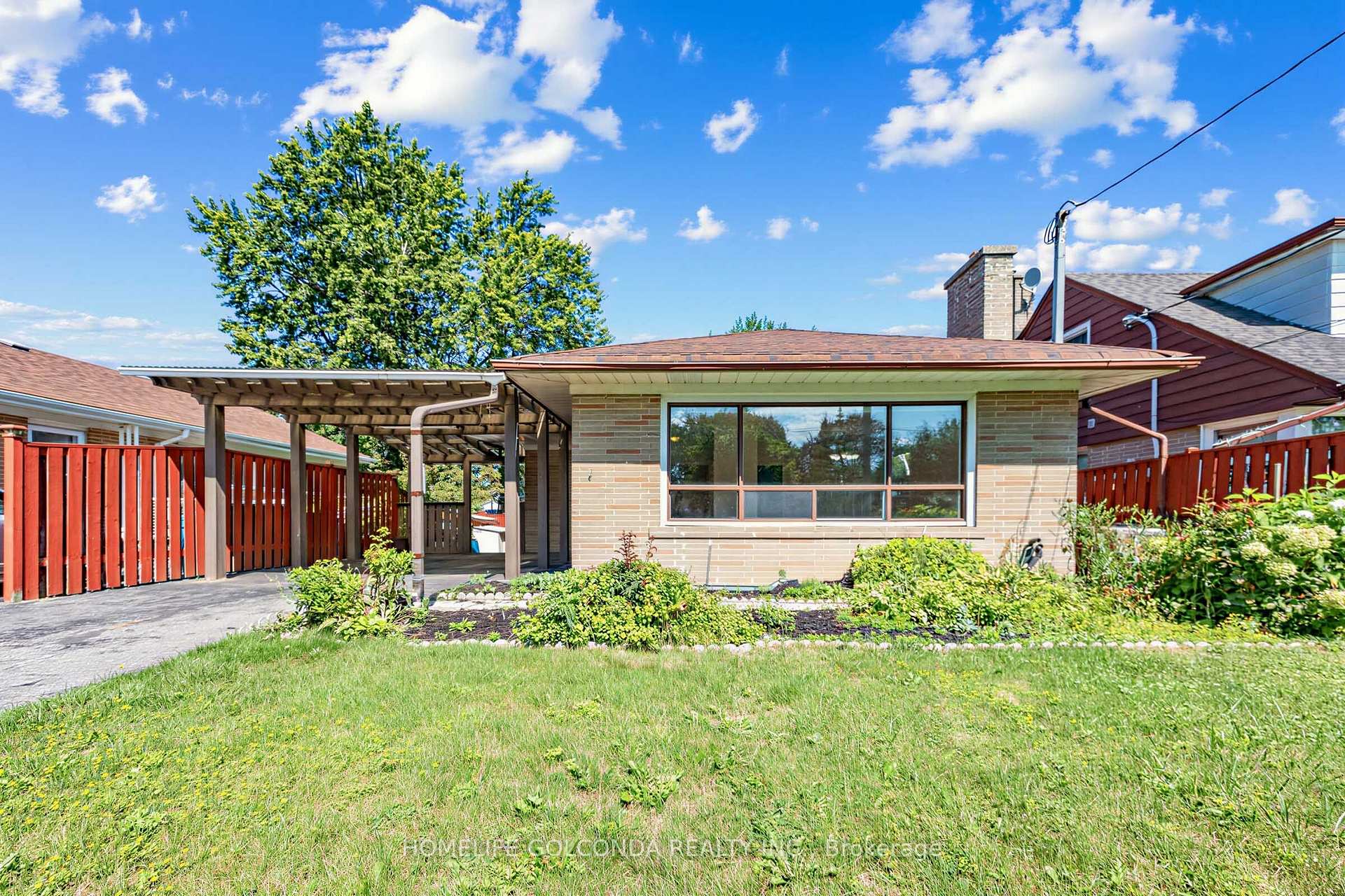 Photo 3 of 9 Moorecroft Crescent, Scarborough, Ionview — HOMEH