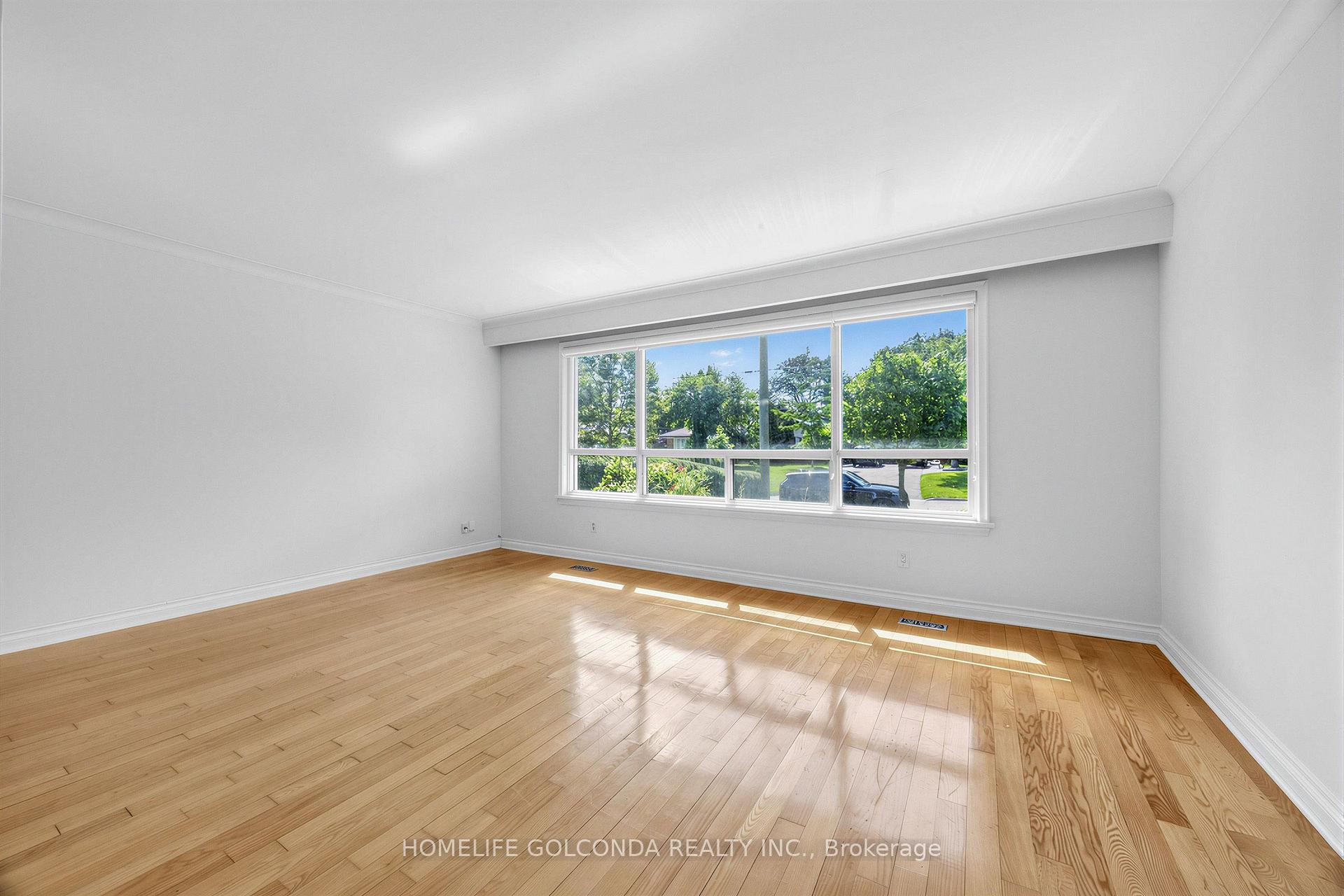Photo 6 of 9 Moorecroft Crescent, Scarborough, Ionview — HOMEH