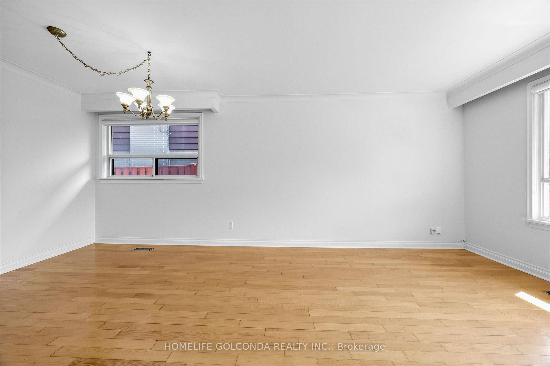 Photo 7 of 9 Moorecroft Crescent, Scarborough, Ionview — HOMEH