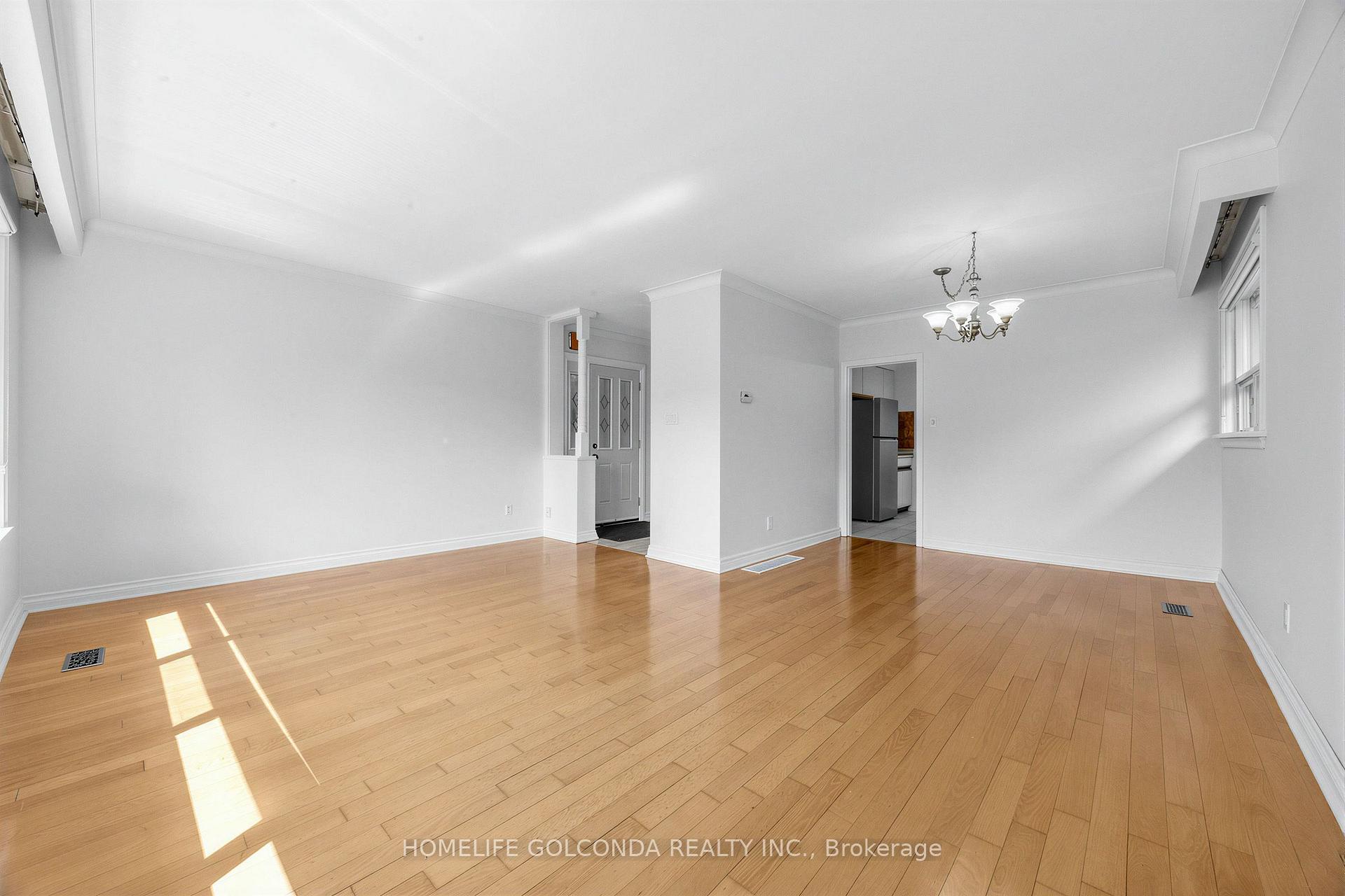 Photo 8 of 9 Moorecroft Crescent, Scarborough, Ionview — HOMEH