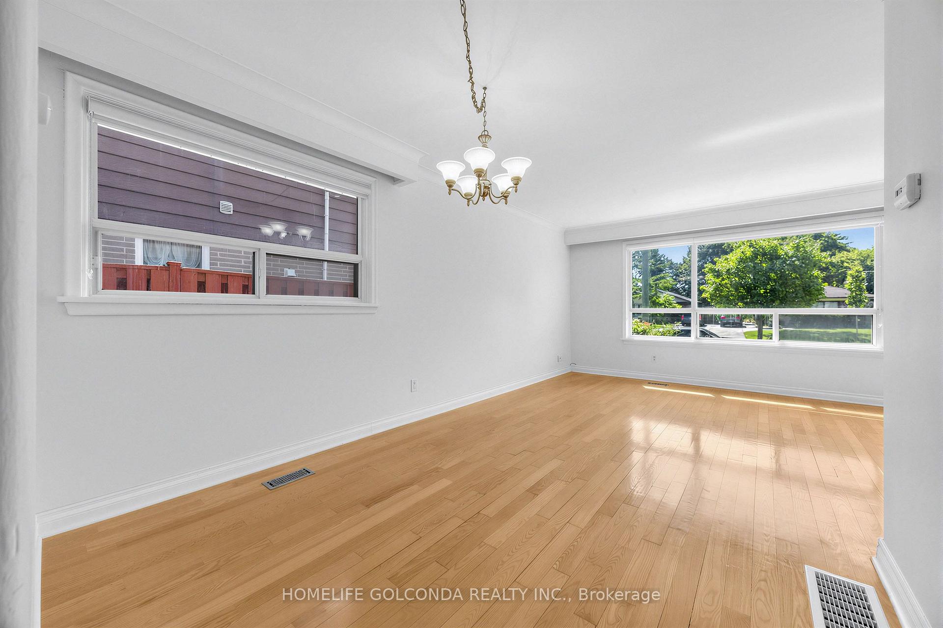 Photo 11 of 9 Moorecroft Crescent, Scarborough, Ionview — HOMEH