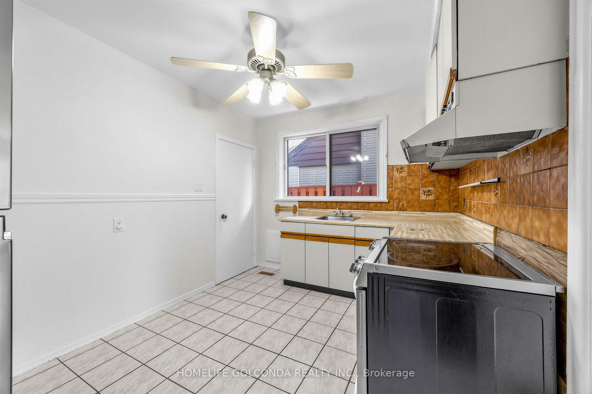 Photo 14 of 9 Moorecroft Crescent, Scarborough, Ionview — HOMEH