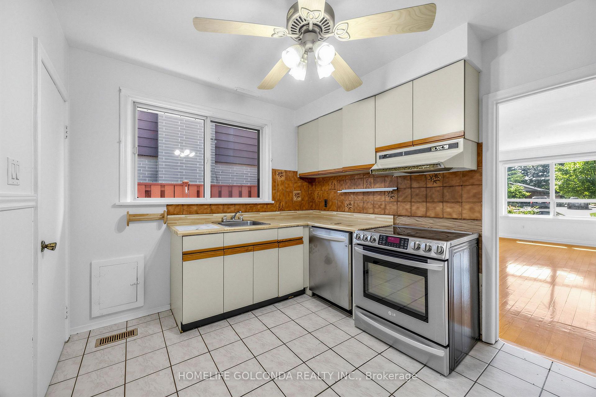 Photo 15 of 9 Moorecroft Crescent, Scarborough, Ionview — HOMEH