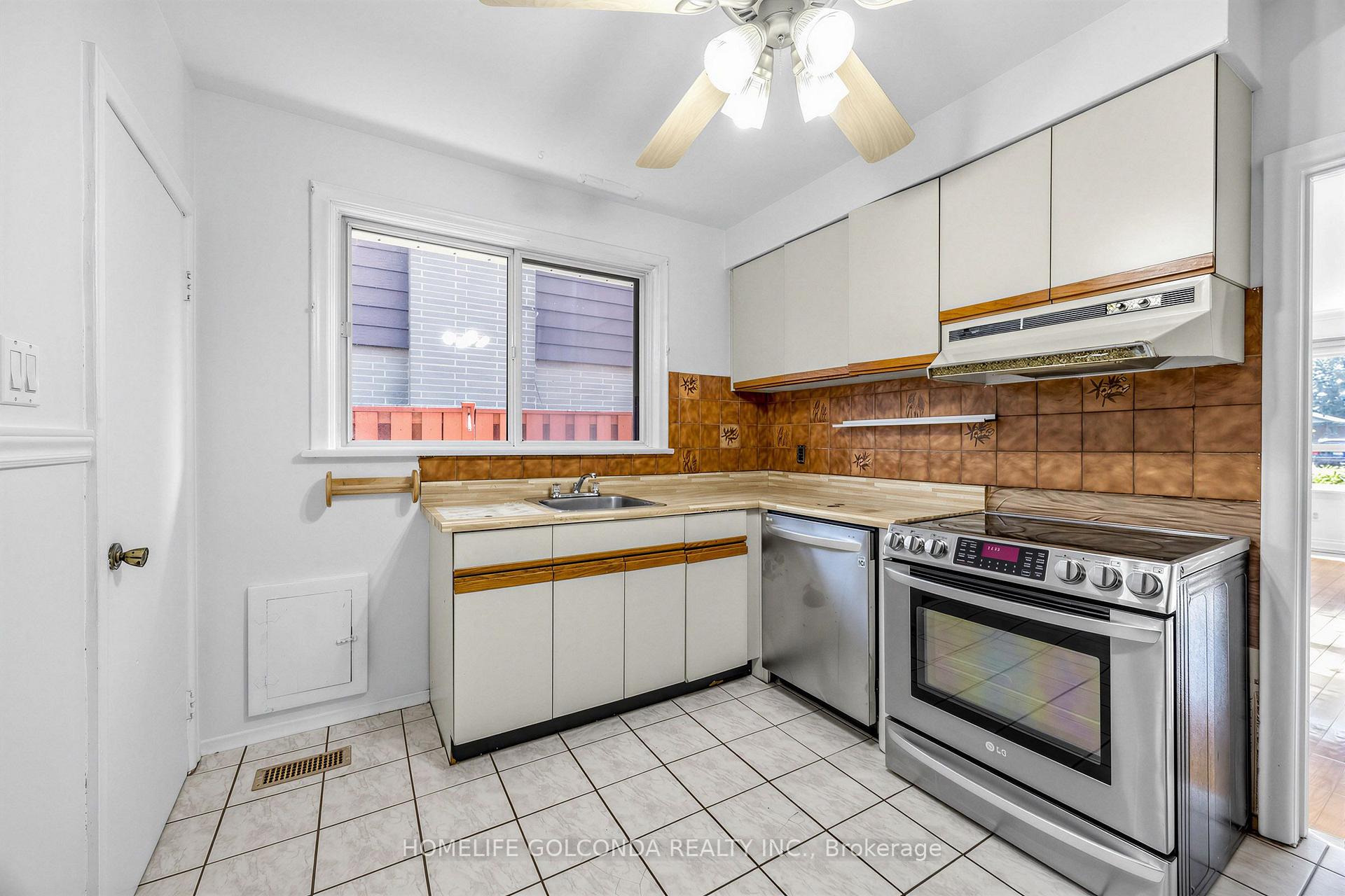 Photo 16 of 9 Moorecroft Crescent, Scarborough, Ionview — HOMEH