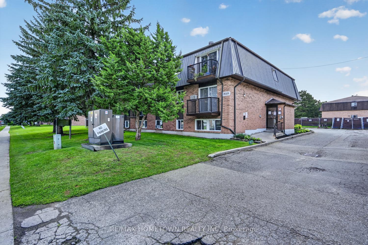 Photo 2 of Unit 9, 819 Macodrum Drive, Brockville, Brockville — HOMEH