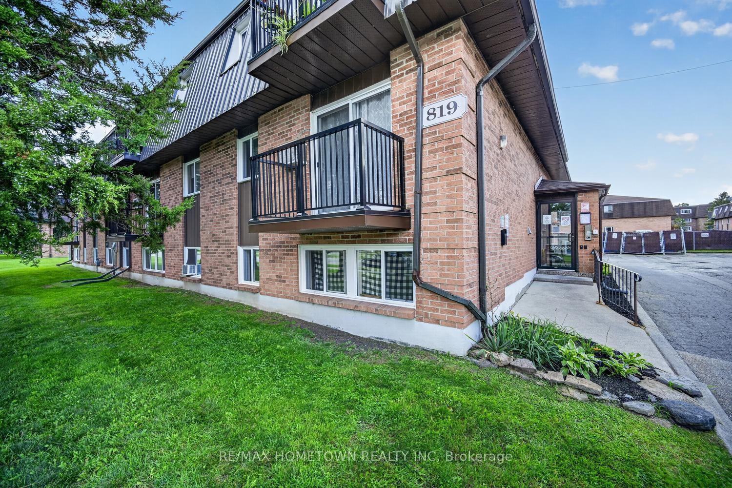 Photo 4 of Unit 9, 819 Macodrum Drive, Brockville, Brockville — HOMEH