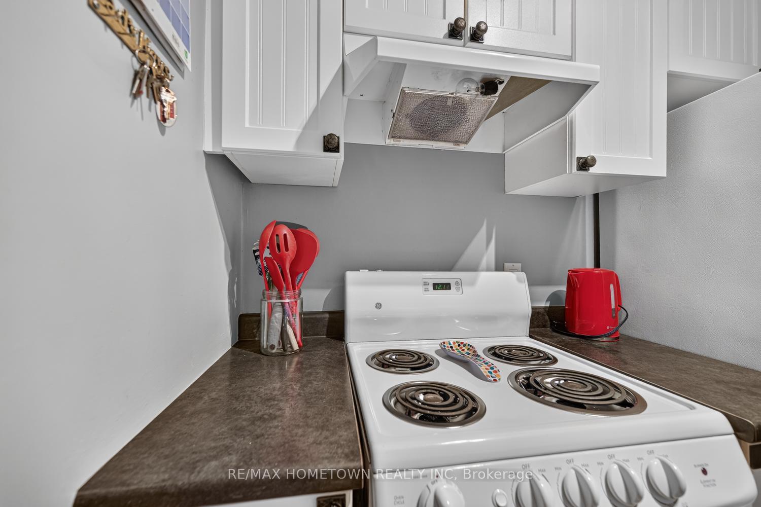 Photo 8 of Unit 9, 819 Macodrum Drive, Brockville, Brockville — HOMEH