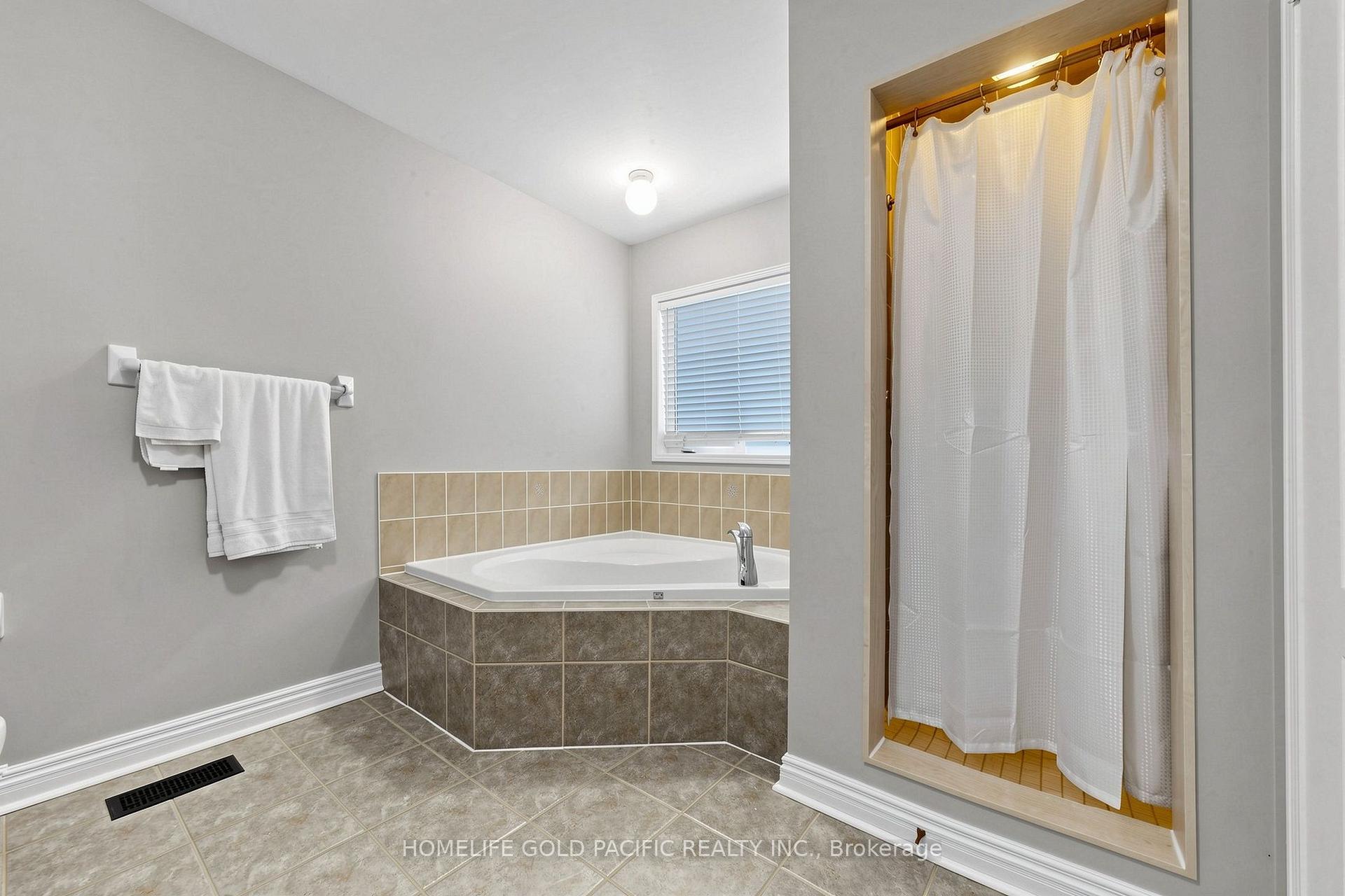 Photo 29 of 70 Mallard Marsh Crescent E, Richmond Hill, Oak Ridges — HOMEH