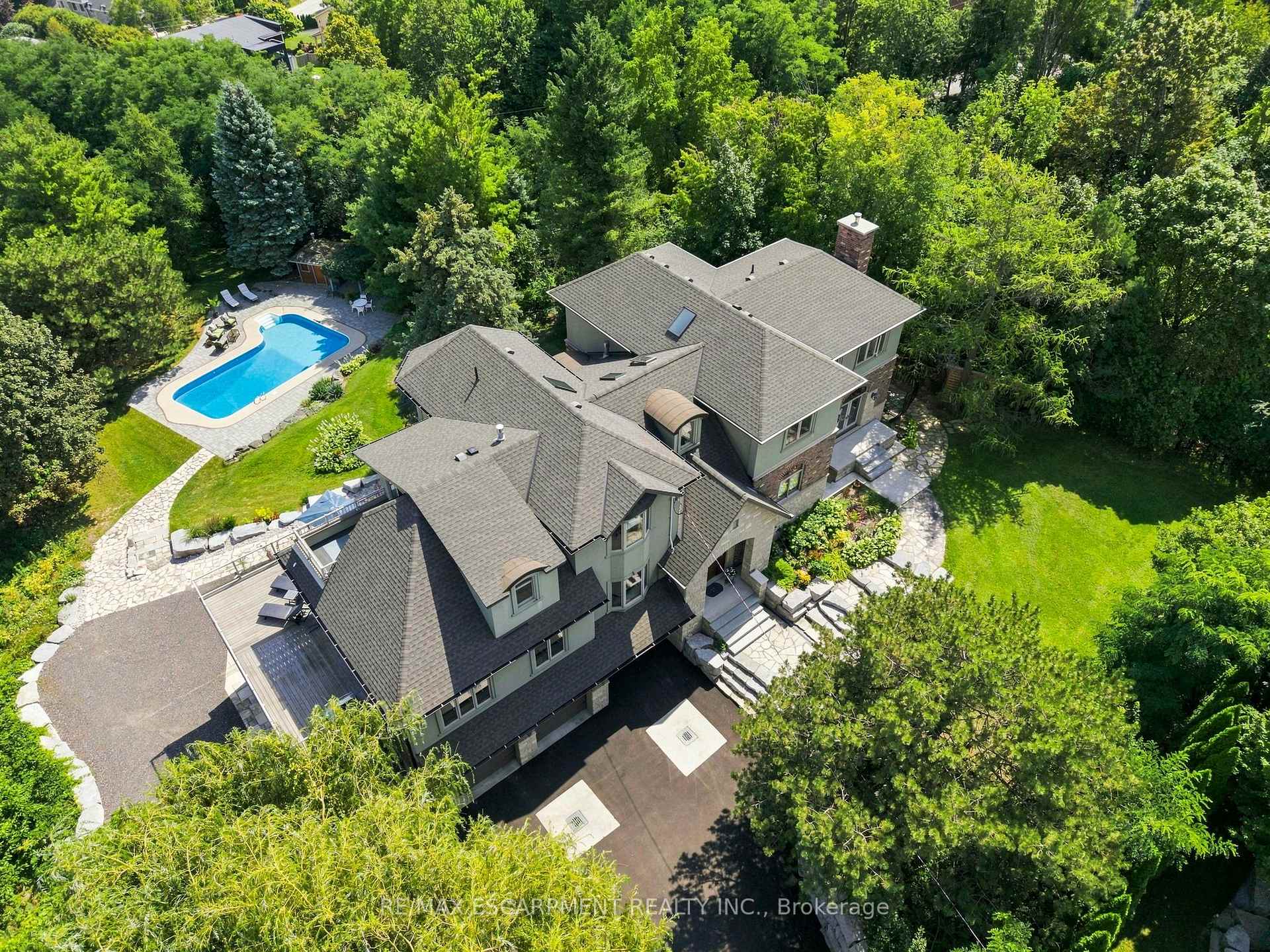 Photo of 1296 Dundas Street