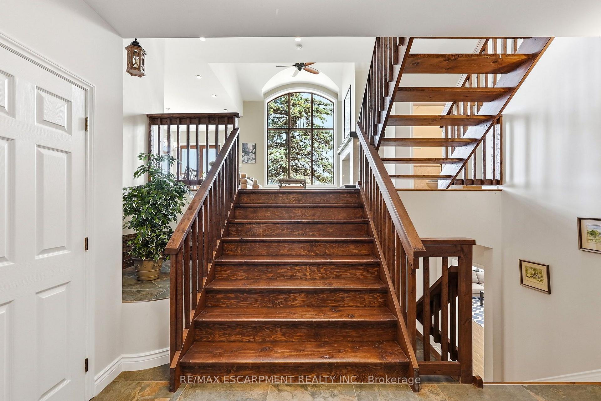 Photo 4 of 1296 Dundas Street, Burlington, Tyandaga — HOMEH