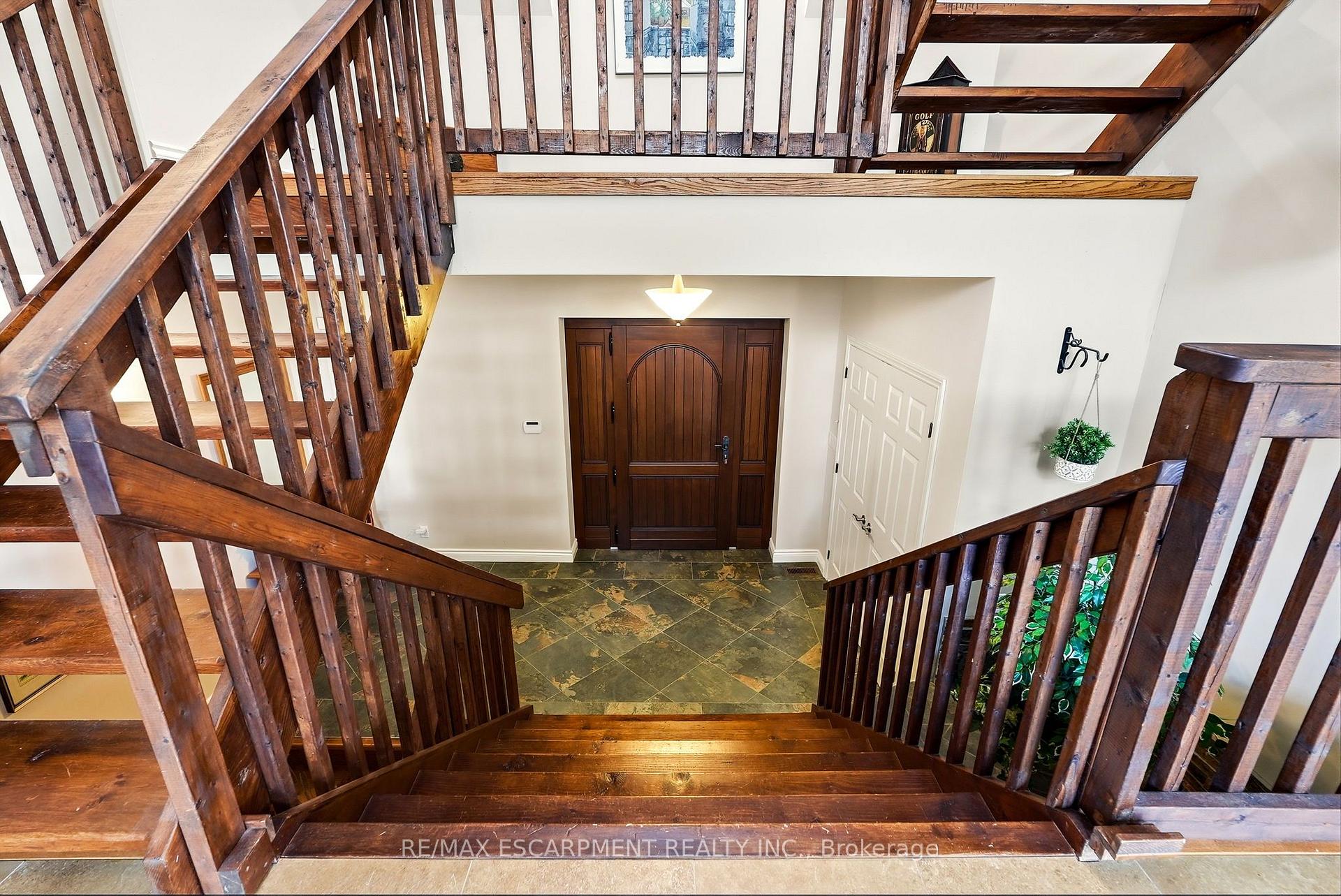 Photo 5 of 1296 Dundas Street, Burlington, Tyandaga — HOMEH