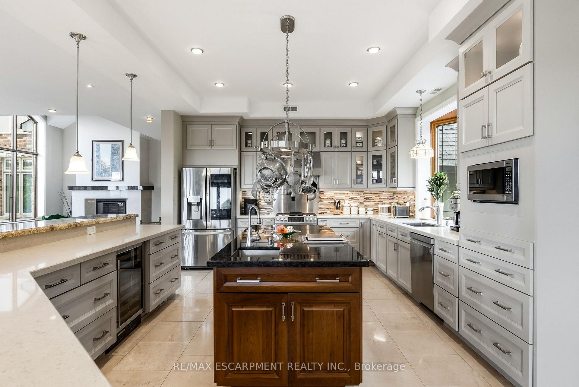 Photo 11 of 1296 Dundas Street, Burlington, Tyandaga — HOMEH