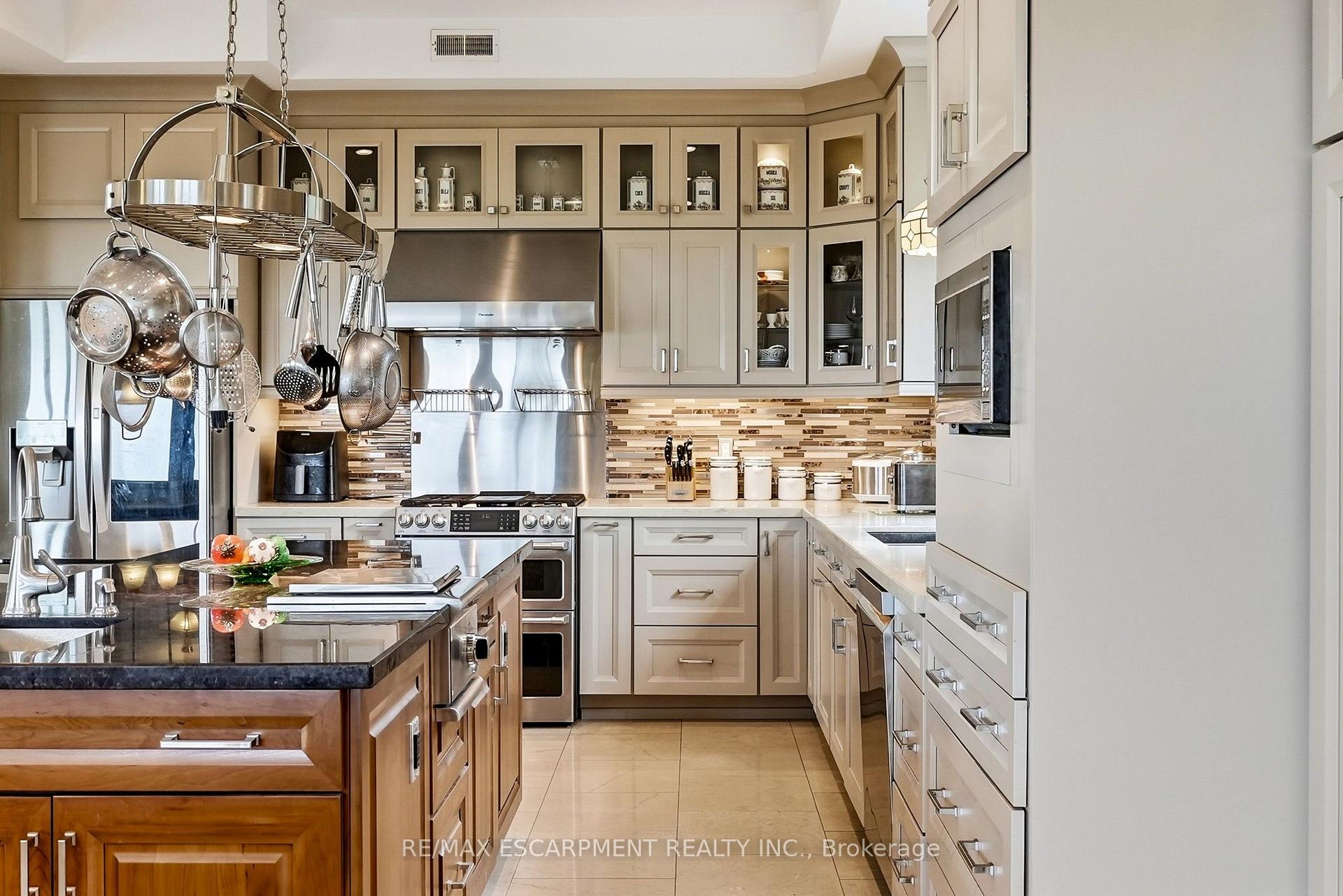 Photo 12 of 1296 Dundas Street, Burlington, Tyandaga — HOMEH