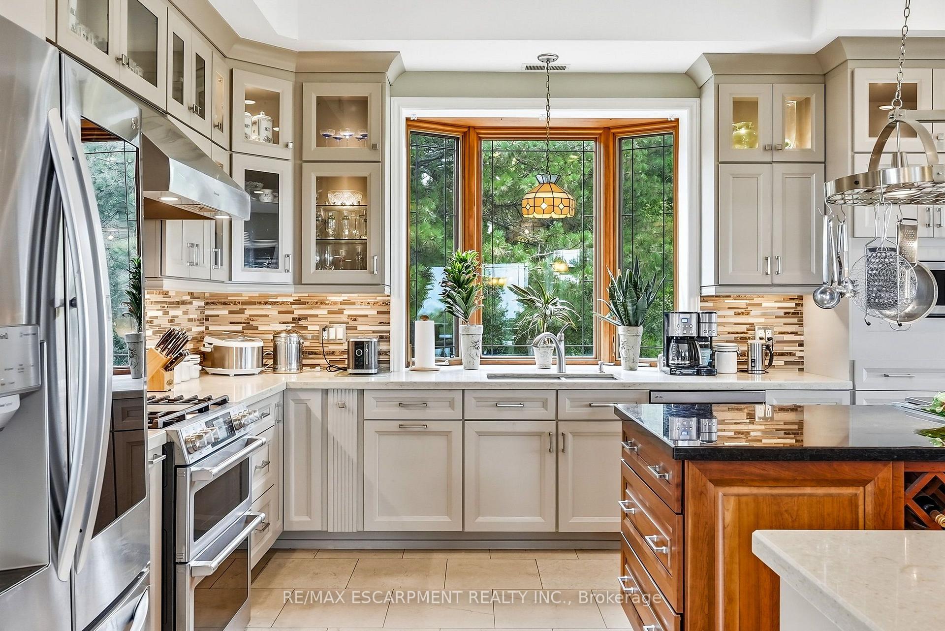 Photo 13 of 1296 Dundas Street, Burlington, Tyandaga — HOMEH