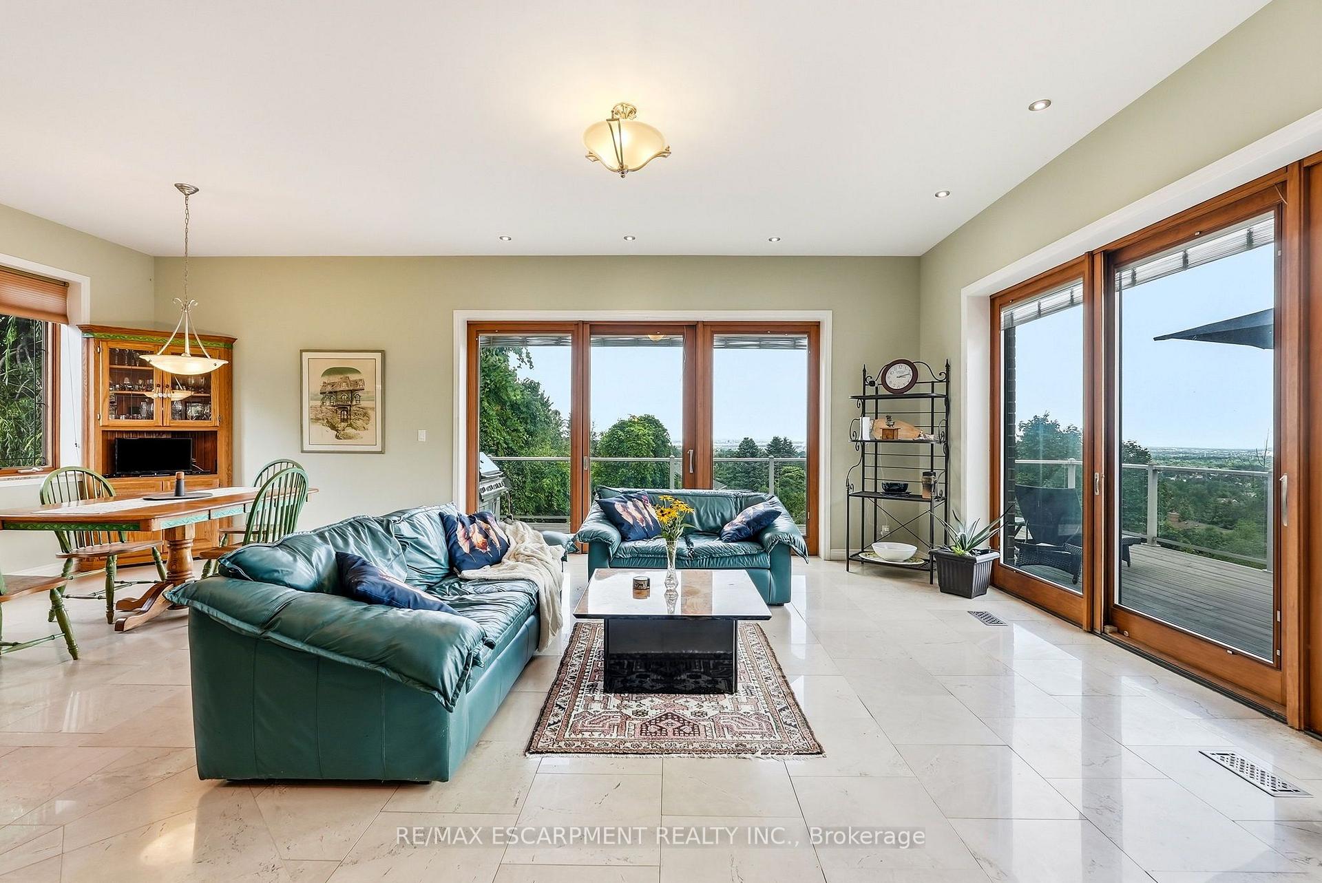 Photo 14 of 1296 Dundas Street, Burlington, Tyandaga — HOMEH