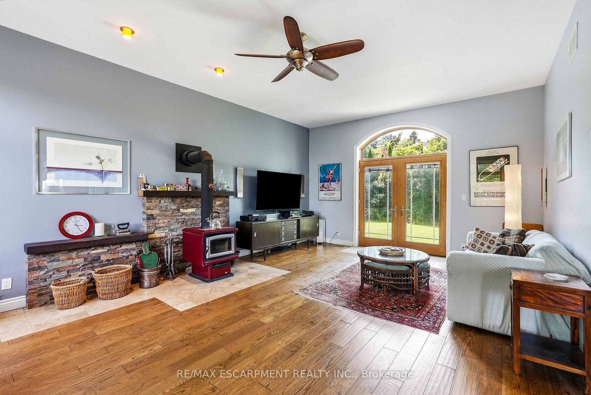 Photo 18 of 1296 Dundas Street, Burlington, Tyandaga — HOMEH