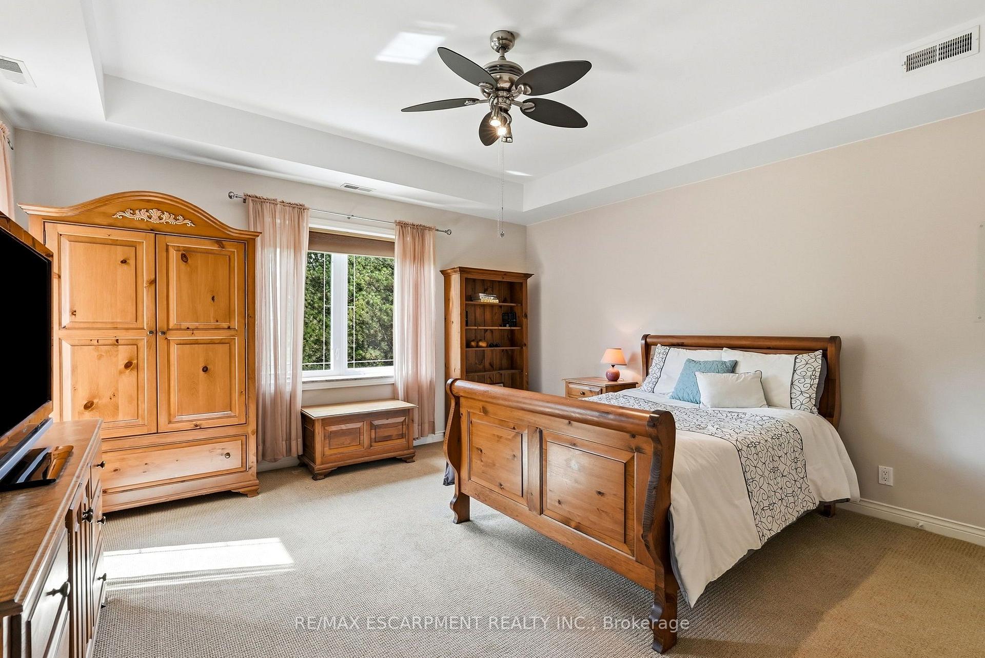 Photo 27 of 1296 Dundas Street, Burlington, Tyandaga — HOMEH