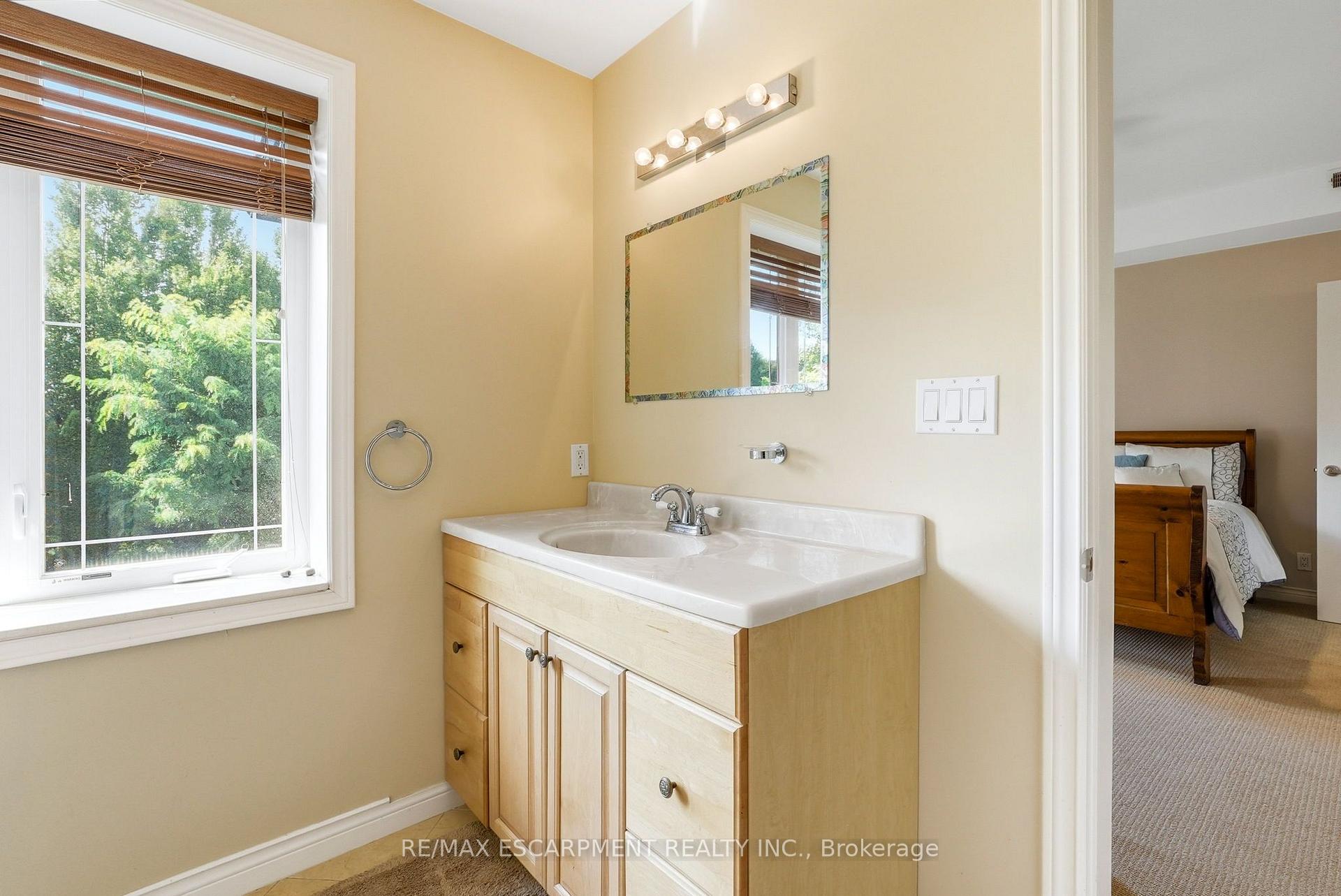 Photo 28 of 1296 Dundas Street, Burlington, Tyandaga — HOMEH