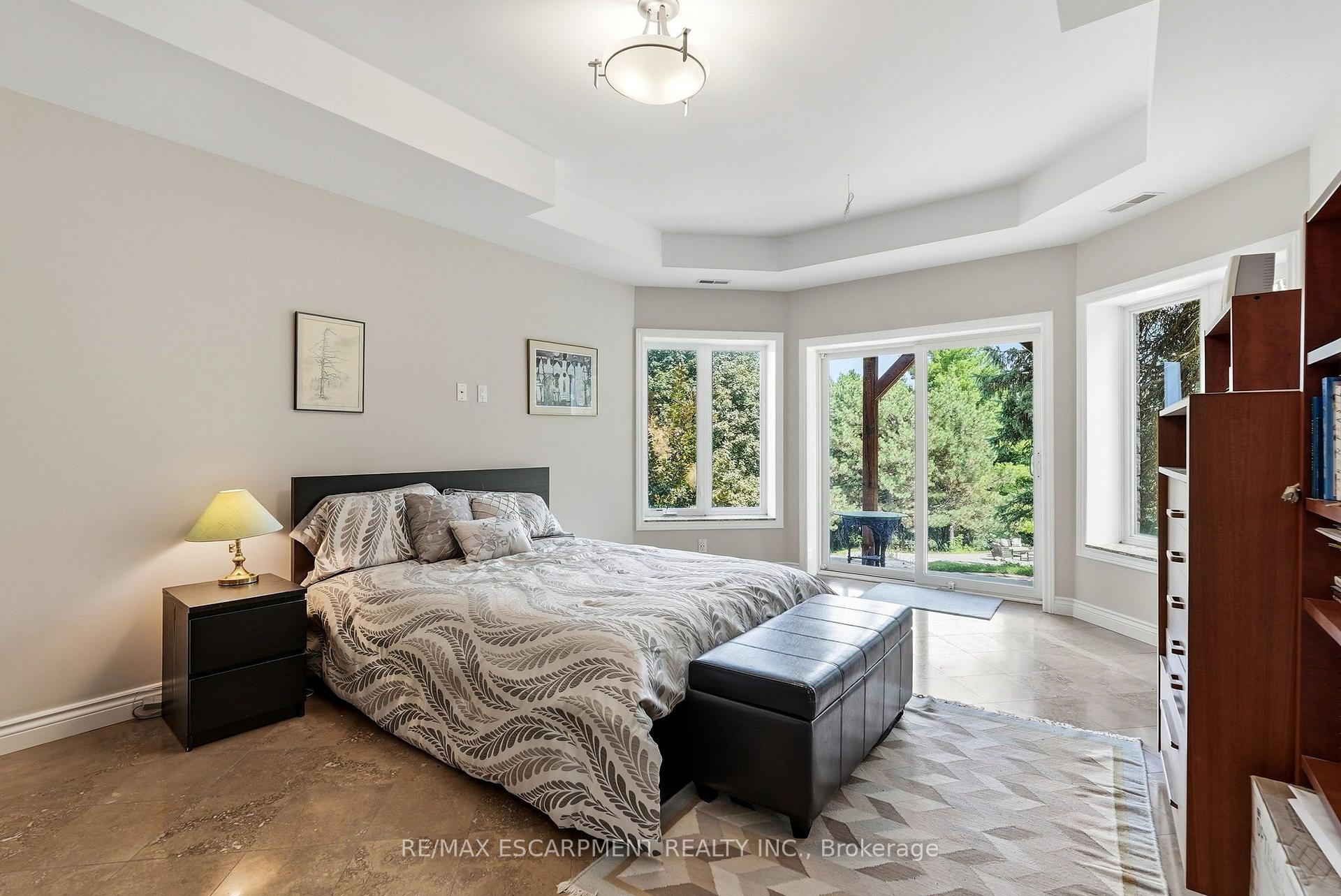 Photo 35 of 1296 Dundas Street, Burlington, Tyandaga — HOMEH