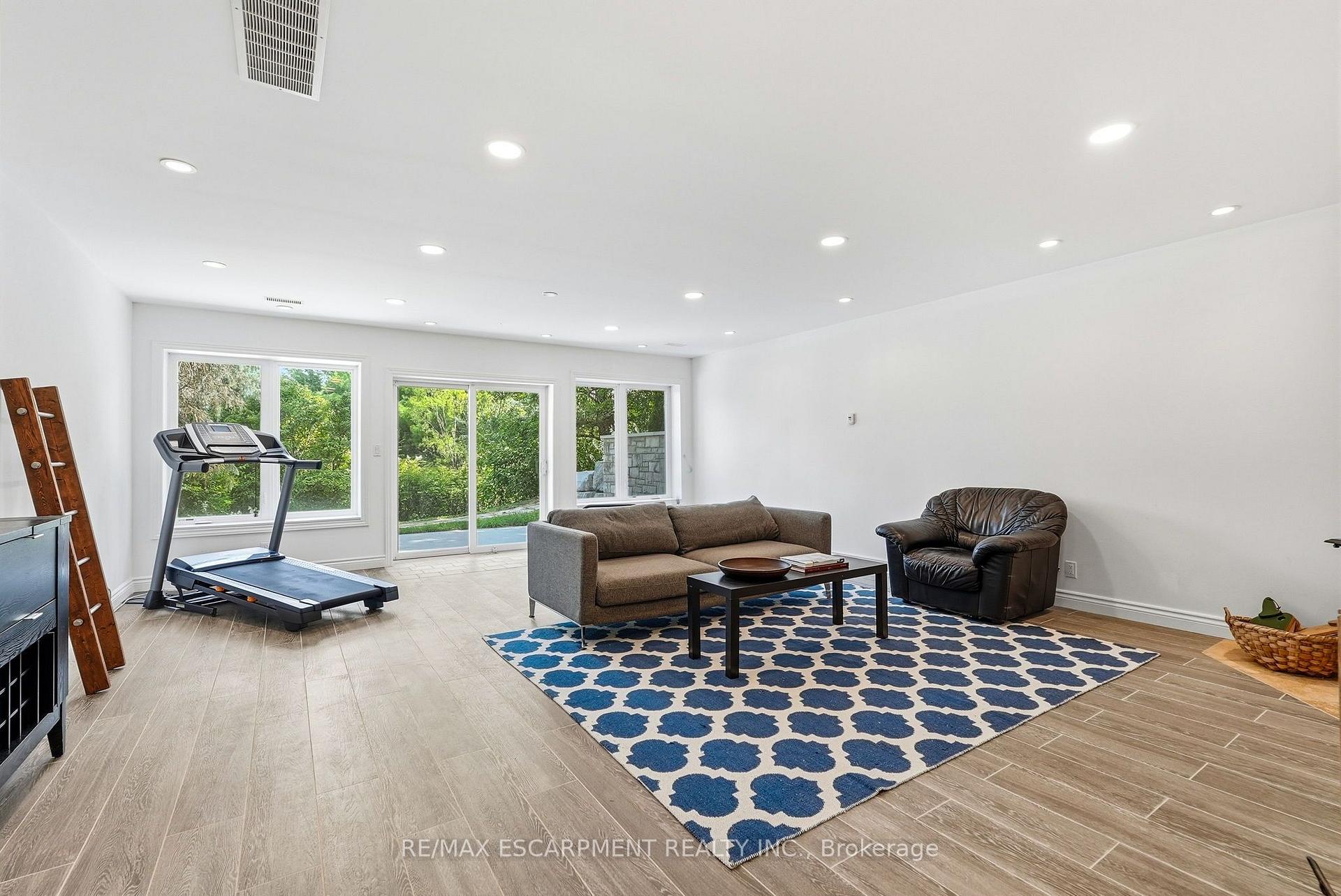 Photo 37 of 1296 Dundas Street, Burlington, Tyandaga — HOMEH