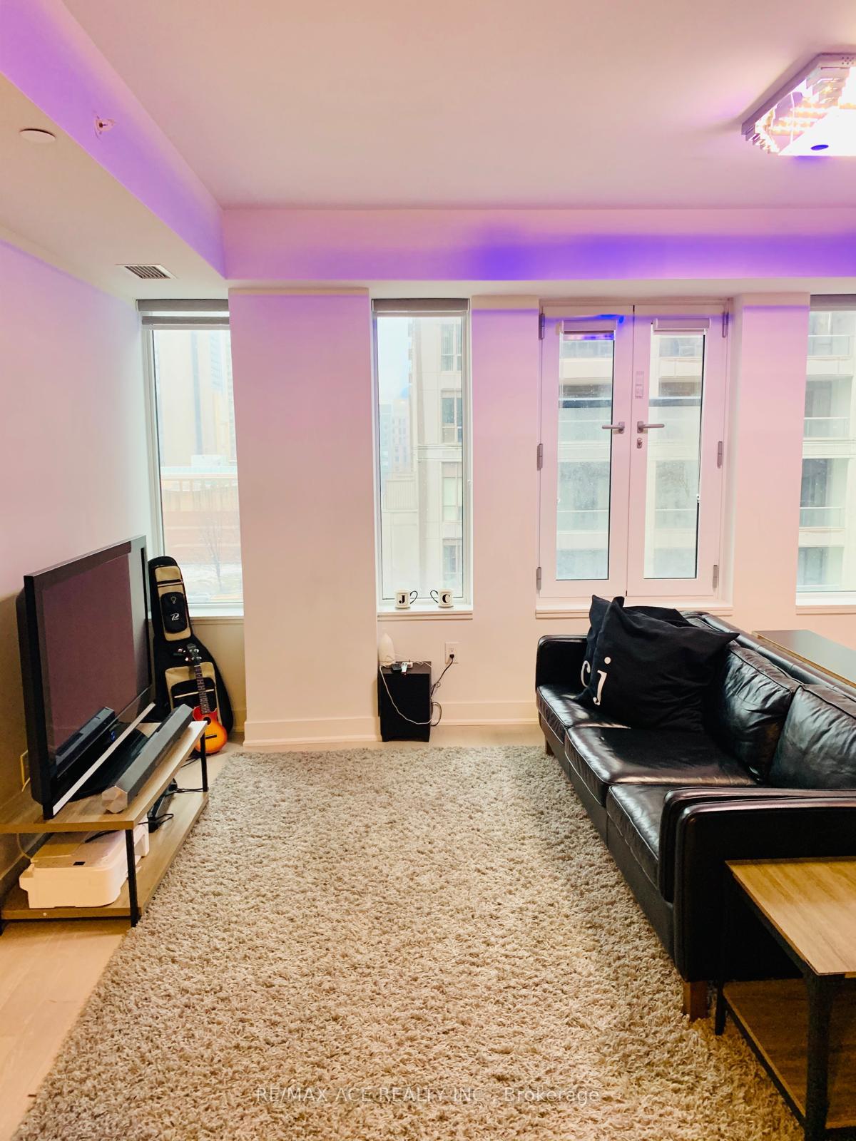 Photo 6 of Unit 708, 955 Bay Street, Toronto, Bay Street Corridor — HOMEH
