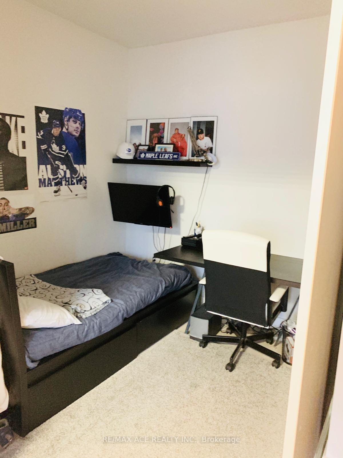 Photo 10 of Unit 708, 955 Bay Street, Toronto, Bay Street Corridor — HOMEH