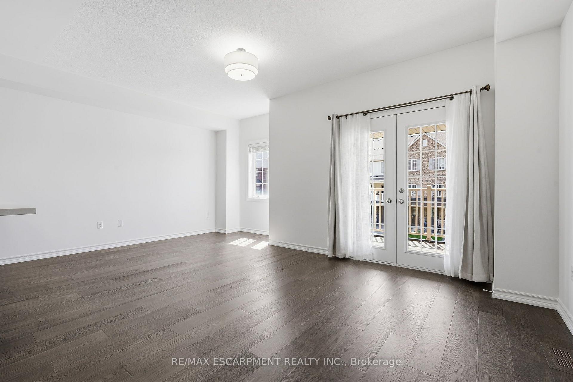 Photo 7 of 26 Hiscott Drive, Hamilton, Waterdown — HOMEH