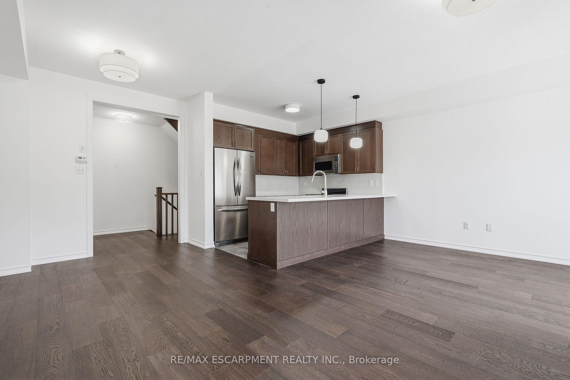Photo 8 of 26 Hiscott Drive, Hamilton, Waterdown — HOMEH