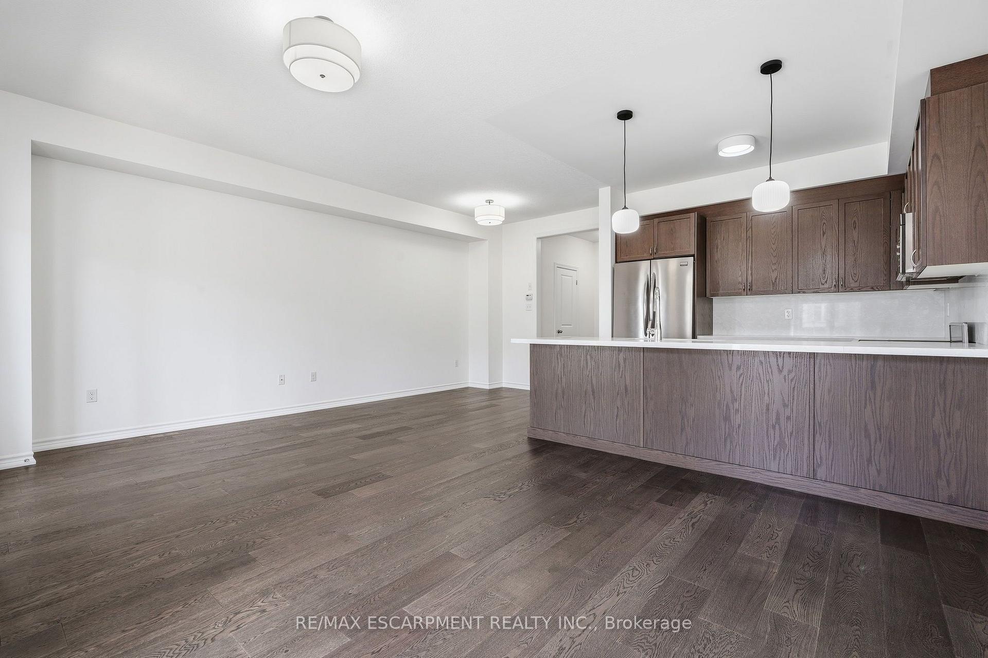 Photo 9 of 26 Hiscott Drive, Hamilton, Waterdown — HOMEH