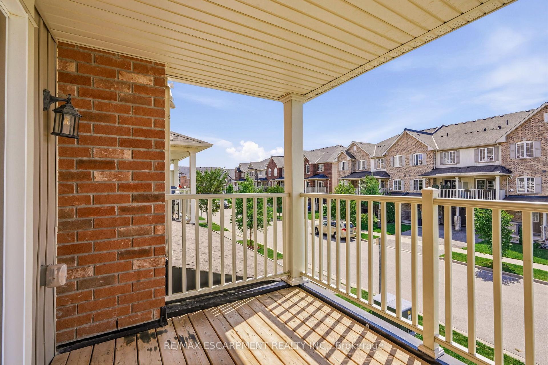 Photo 14 of 26 Hiscott Drive, Hamilton, Waterdown — HOMEH