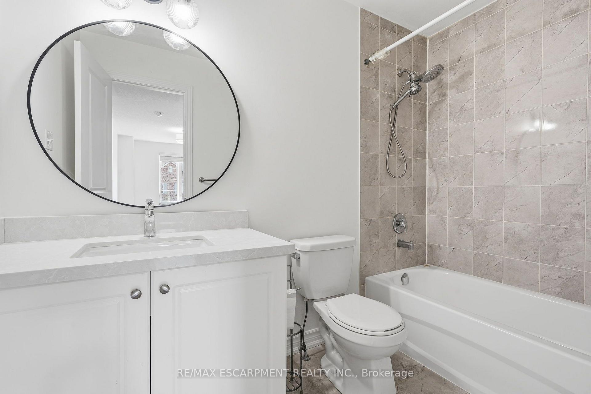Photo 20 of 26 Hiscott Drive, Hamilton, Waterdown — HOMEH