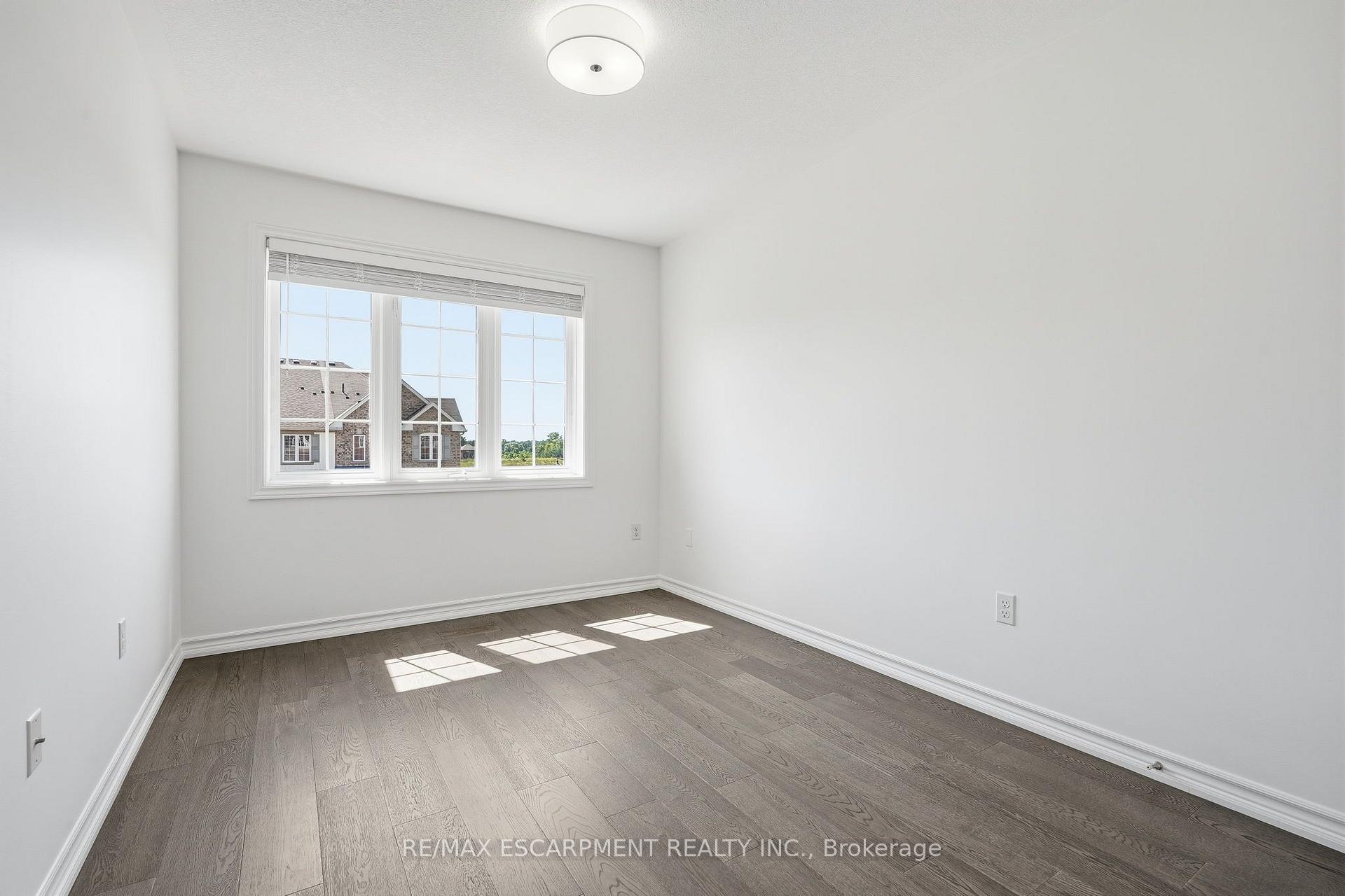 Photo 21 of 26 Hiscott Drive, Hamilton, Waterdown — HOMEH