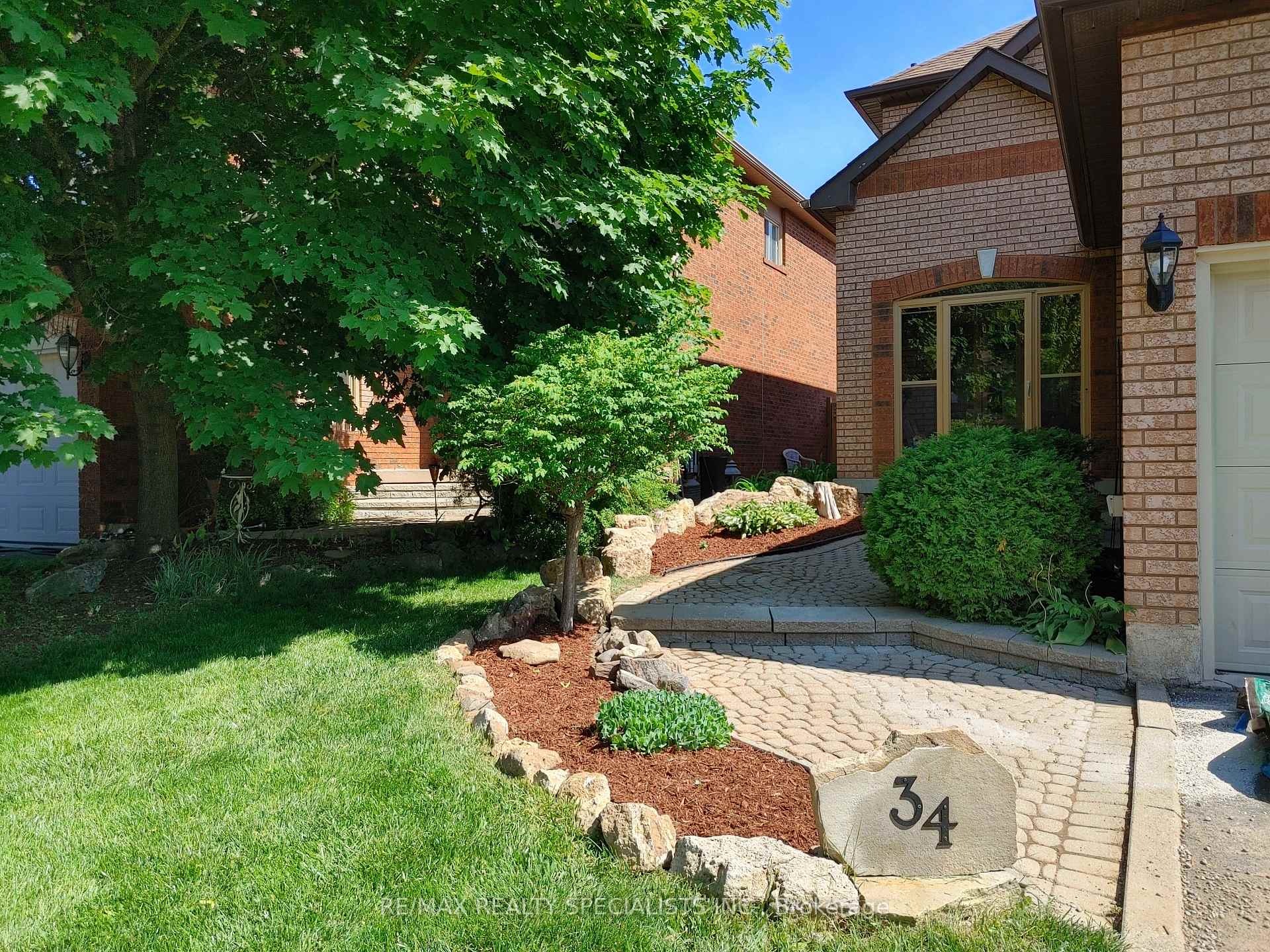 Photo 3 of 34 Killaloe Crescent, Halton Hills, Georgetown — HOMEH