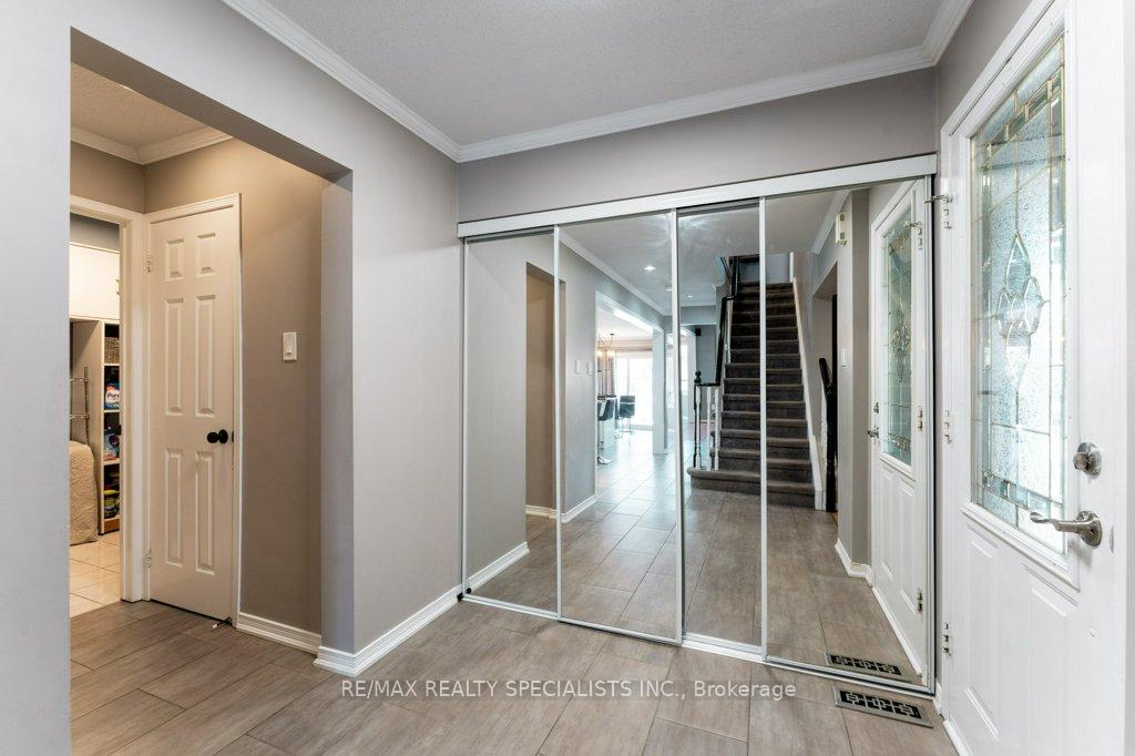 Photo 9 of 34 Killaloe Crescent, Halton Hills, Georgetown — HOMEH