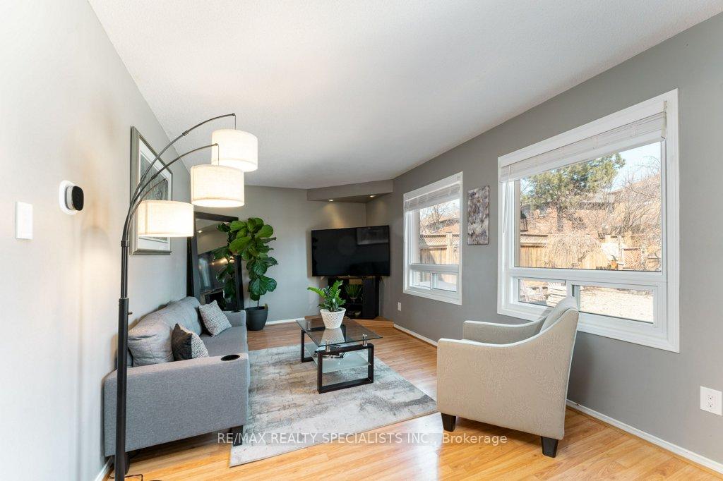Photo 18 of 34 Killaloe Crescent, Halton Hills, Georgetown — HOMEH