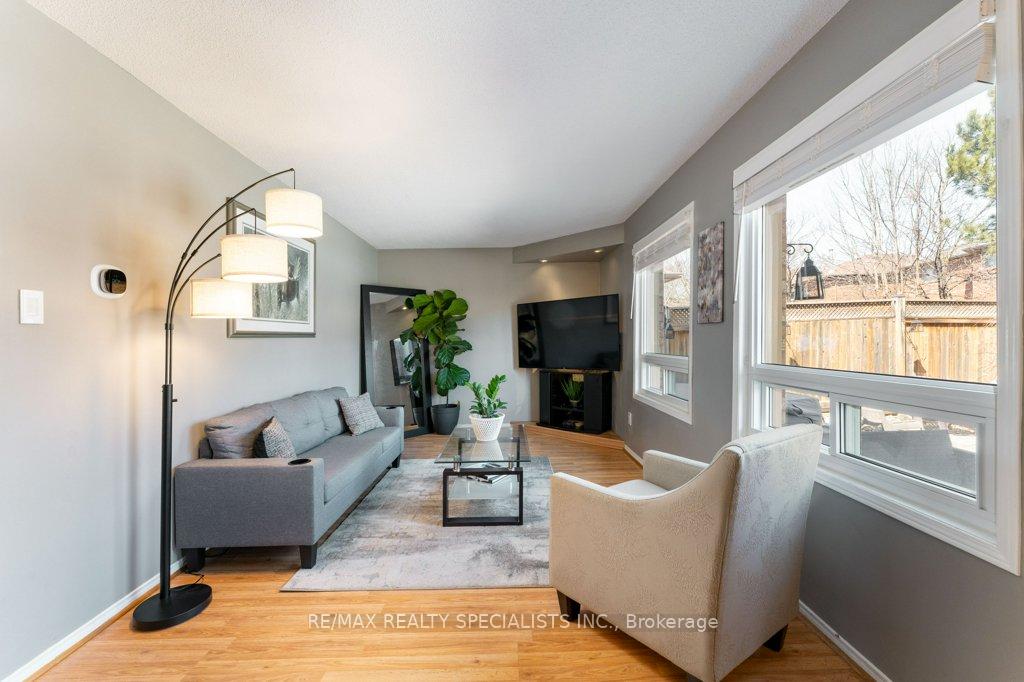 Photo 19 of 34 Killaloe Crescent, Halton Hills, Georgetown — HOMEH