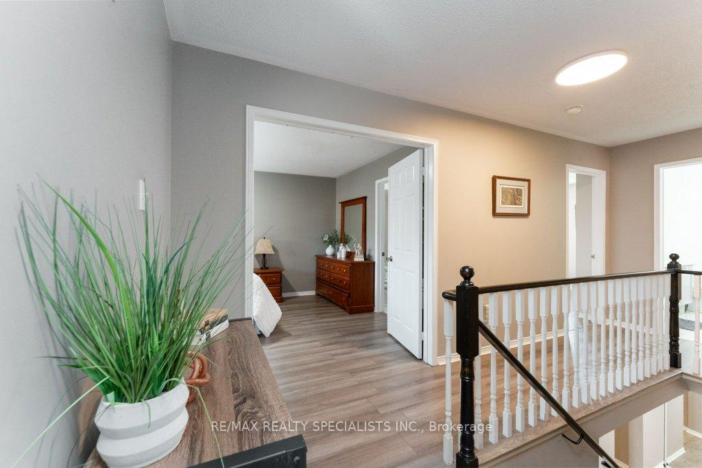 Photo 20 of 34 Killaloe Crescent, Halton Hills, Georgetown — HOMEH