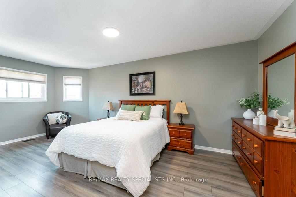 Photo 21 of 34 Killaloe Crescent, Halton Hills, Georgetown — HOMEH