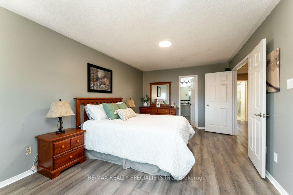 Photo 22 of 34 Killaloe Crescent, Halton Hills, Georgetown — HOMEH